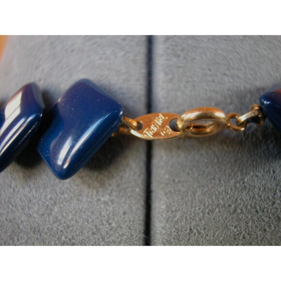 Vintage Trifari Blue Square Bead Necklace With Gold-Tone Clasp - Picture 4 of 4